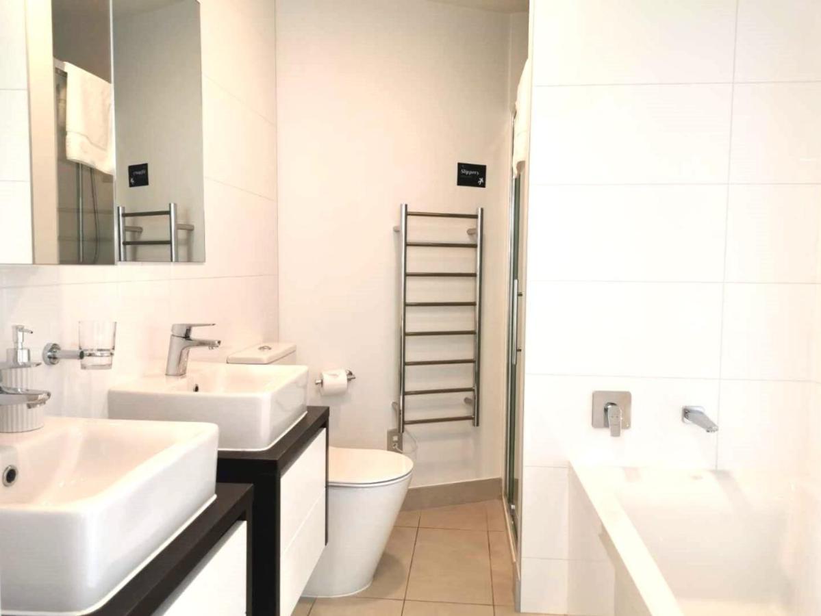 Magnificent Skytower, Sea, Habour View In Cbd Apartment Auckland Bagian luar foto