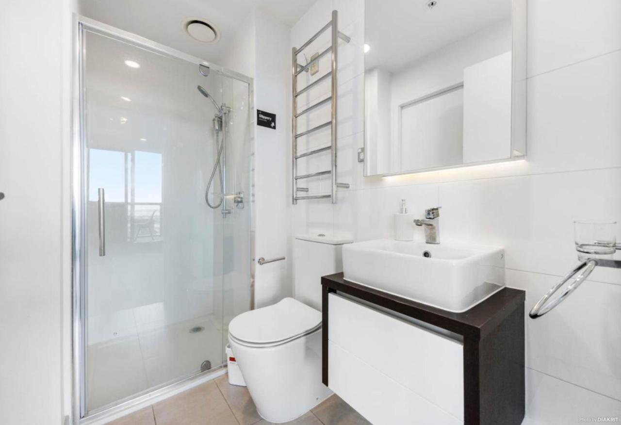 Magnificent Skytower, Sea, Habour View In Cbd Apartment Auckland Bagian luar foto